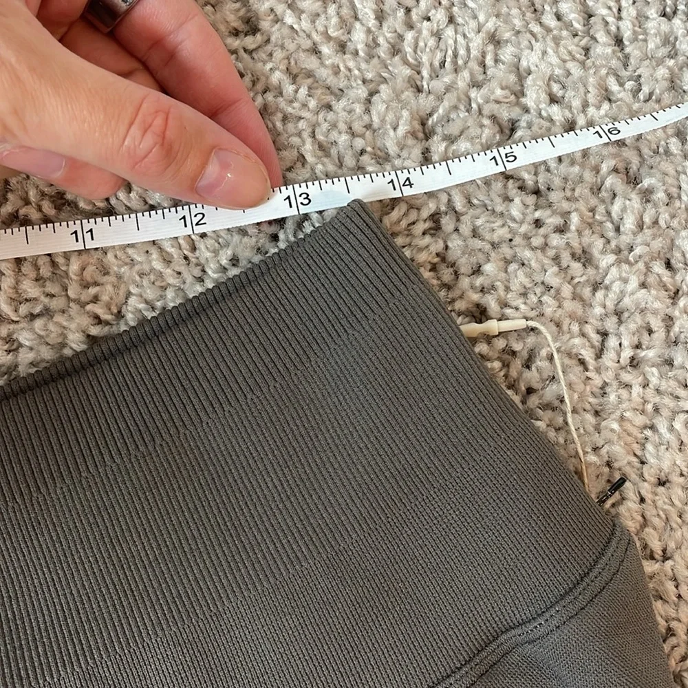 Skims Contour Lounge Bike Shorts - Picture 10 of 12